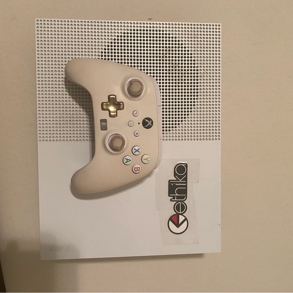 Xbox One S - Picture 3 of 8